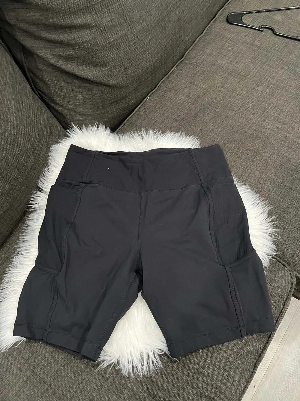 Mondeta High-Waist Black Bike Shorts with Side Pockets